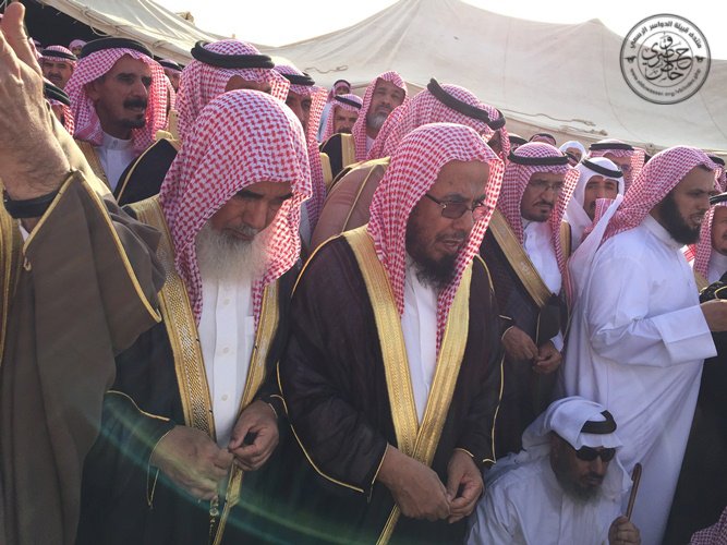 وفد من شيوخ وأعيان القبائل في وجاهة لطلب العفو في قضية دم
